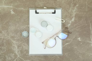 Gözler ve sağlık hizmetleri için kontakt lens kavramı