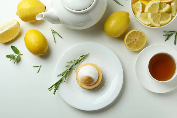 Begreppet God Frukost Med Citron Cupcake Vit Bakgrund — Stockfoto