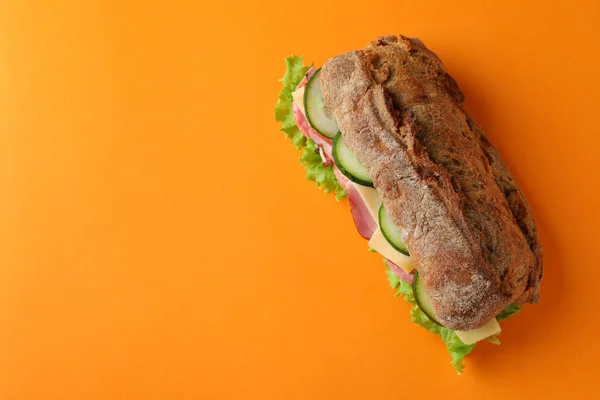 Sandwich Pain Ciabatta Sur Fond Orange — Photo