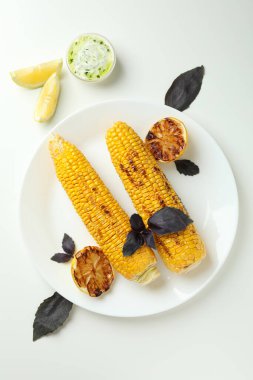 Izgara mısırlı lezzetli yemek kavramı