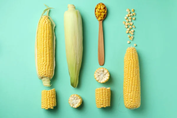 Fresh Raw Corn Mint Background Flat Lay — Stock Photo, Image