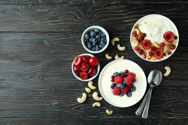Concetto Colazione Saporita Con Yogurt Tavolo Legno — Foto Stock