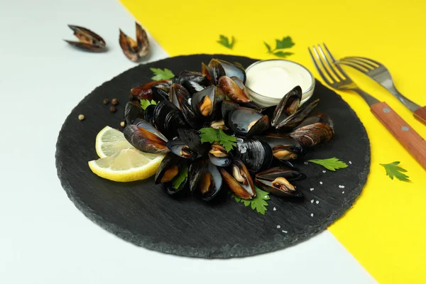 Concetto Cibo Delizioso Con Cozze Sfondo Bicolore — Foto Stock