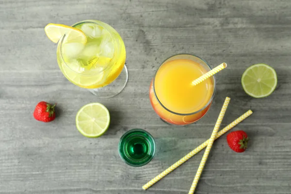 Fresh Summer Cocktails Gray Textured Table — Stock Photo, Image