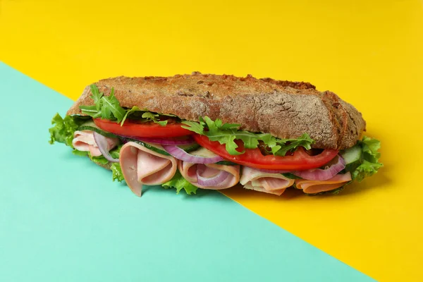 Savoureux Sandwich Ciabatta Sur Fond Deux Tons — Photo