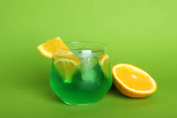 Vaso Cóctel Cítricos Ingredientes Sobre Fondo Verde — Foto de Stock