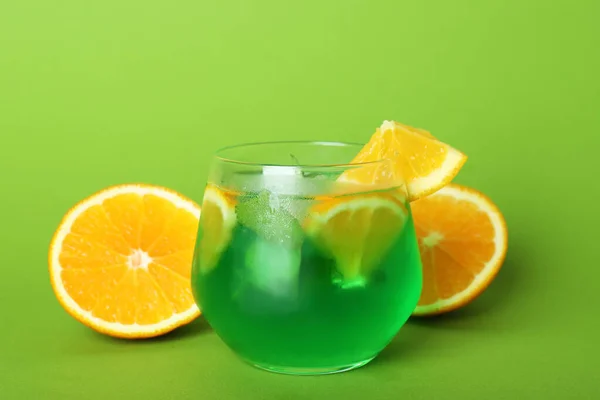 Vaso Cóctel Cítricos Ingredientes Sobre Fondo Verde — Foto de Stock