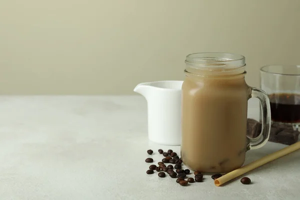 Lezzetli Içki Kavramı Beyaz Dokulu Masada Rlanda Kahvesi — Stok fotoğraf