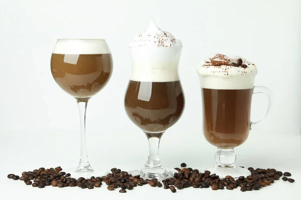 Concept Boisson Délicieuse Avec Café Irlandais Sur Fond Blanc — Photo