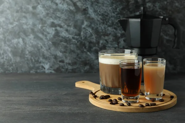 Koyu Ahşap Masada Rlanda Kahvesi Yapma Kavramı — Stok fotoğraf