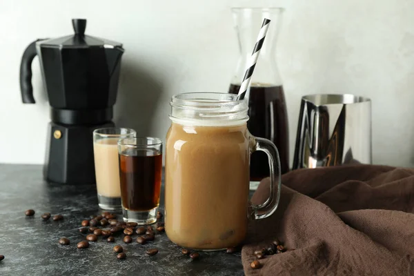 Siyah Dumanlı Masada Rlanda Kahvesi Yapma Kavramı — Stok fotoğraf