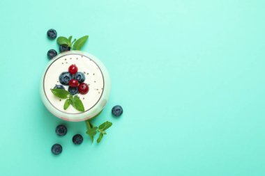 Nane arkaplanlı yoğurtlu lezzetli kahvaltı kavramı