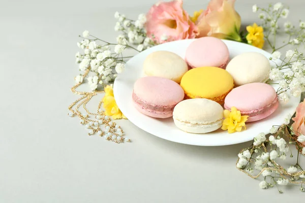 Accessoires Pour Femmes Macarons Sur Fond Gris Clair — Photo