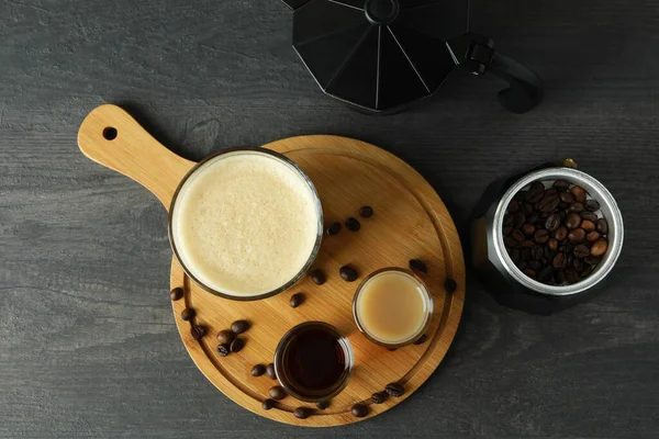 Konzept Zur Herstellung Von Irischem Kaffee Auf Dunklem Holztisch — Stockfoto
