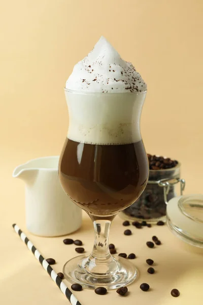Concept Delicious Drink Irish Coffee Beige Background — Stock Photo, Image