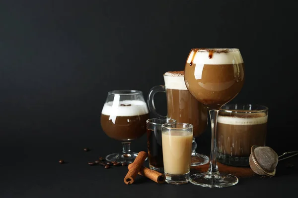 Concept Boisson Délicieuse Avec Café Irlandais Sur Fond Noir — Photo