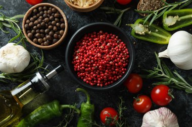 Siyah Smokey masasında aromatik baharat kavramı