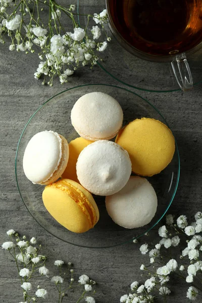 Concept Dessert Savoureux Avec Macarons Sur Table Texturée Grise — Photo