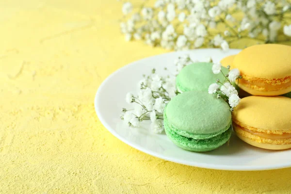 Concept Tasty Dessert Macaroons Yellow Background — Stock Photo, Image