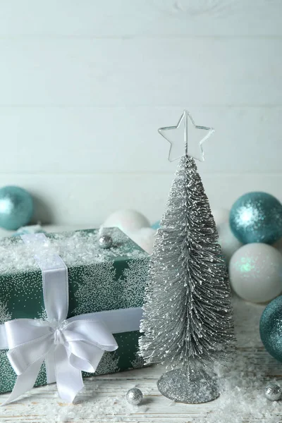 Verschillende Kerstaccessoires Witte Houten Tafel — Stockfoto