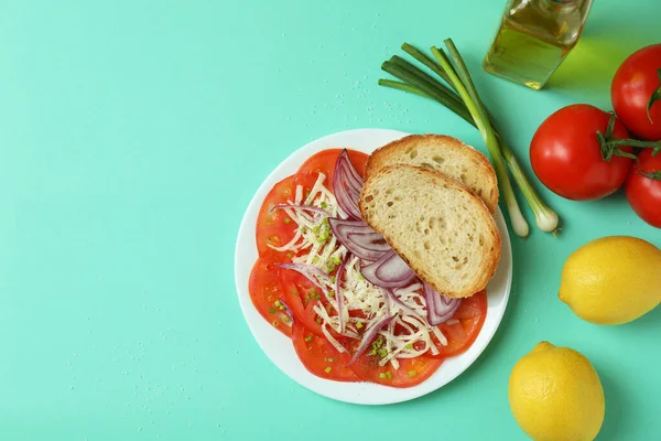 Konzept Des Schmackhaften Essens Mit Tomaten Carpaccio Auf Minzgrund — Stockfoto