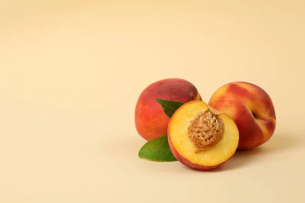 Ripe Peach Fruits Leaves Beige Background — Stock Photo, Image