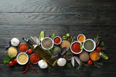 Kırsal ahşap masada aromatik baharat kavramı