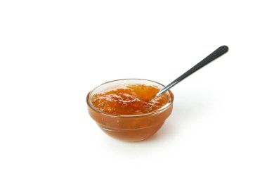 Kase şeftali reçel izole üzerinde beyaz arka plan