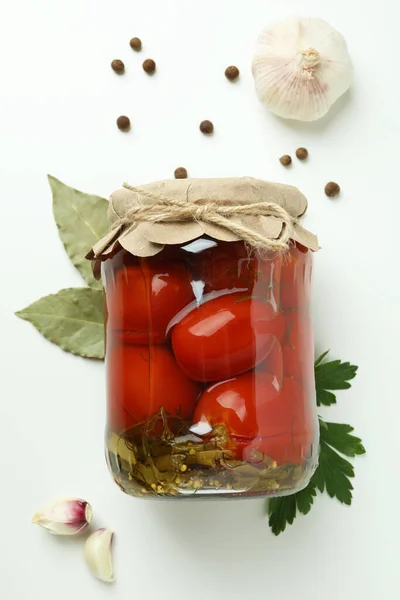 Tarro Con Tomates Escabeche Ingredientes Sobre Fondo Blanco —  Fotos de Stock