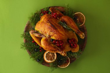 Yeşil arka planda yılbaşı hindisi kavramı