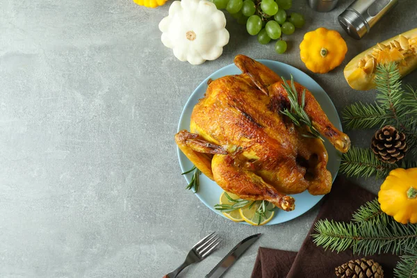 Thanksgiving Day Rôti Concept Dinde Sur Table Grise Texturée — Photo