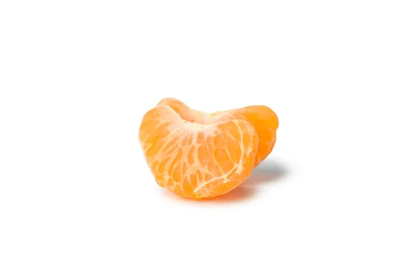 Mandarinenstücke Isoliert Auf Weißem Hintergrund Nahaufnahme — Stockfoto