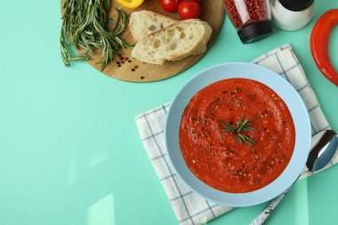 Nane arkaplanda Gazpacho çorbası ile lezzetli yemek kavramı