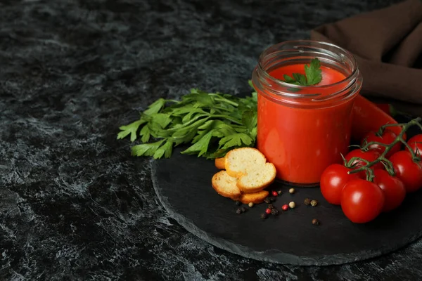 Концепція Смачного Харчування Супом Gazpacho Чорному Димному Тлі — стокове фото