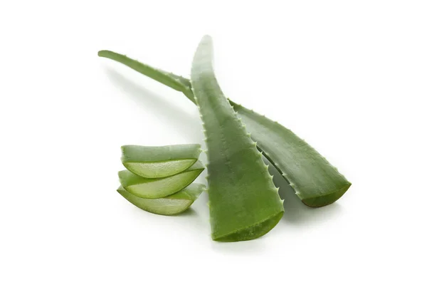 Tranches Feuilles Aloe Vera Isolées Sur Fond Blanc — Photo