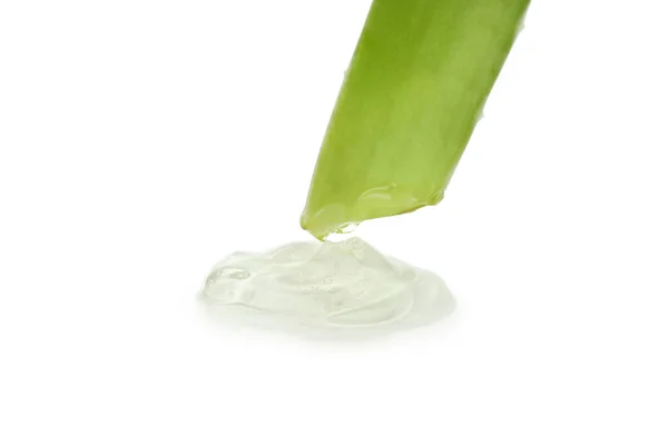 Foglia Aloe Gel Gocciolante Isolato Sfondo Bianco — Foto Stock