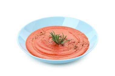 İspanyol çorbası Gazpacho beyaz arka planda izole