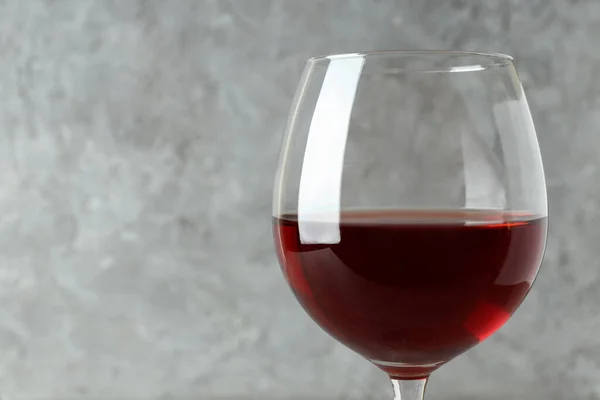 Glas Rött Vin Grå Strukturerad Bakgrund — Stockfoto
