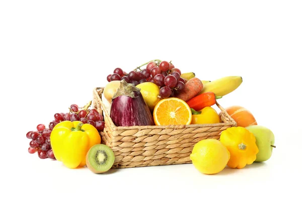 Cesta Com Legumes Frutas Isoladas Fundo Branco — Fotografia de Stock