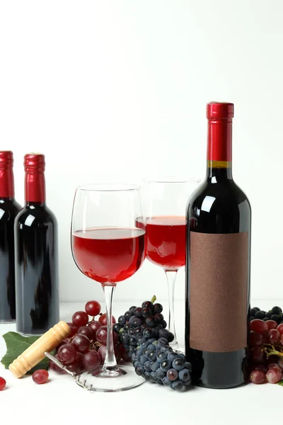 Conceito Degustação Vinho Tinto Sobre Fundo Branco — Fotografia de Stock