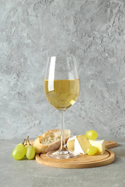 Concept Van Lekker Eten Met Witte Wijn Grijze Getextureerde Tafel — Stockfoto