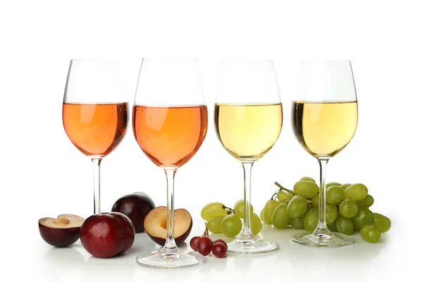 Gläser Wein Und Zutaten Isoliert Auf Weißem Hintergrund — Stockfoto