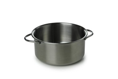 Boş metal kap beyaz arkaplanda izole edildi