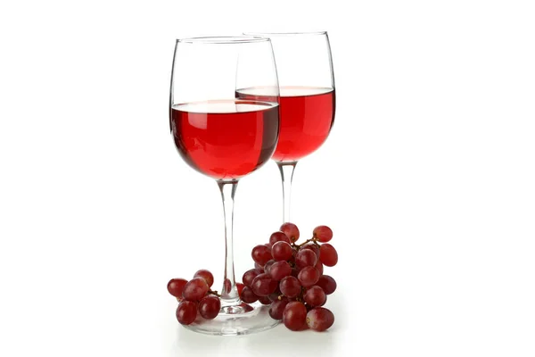 Gläser Rotwein Und Trauben Isoliert Auf Weißem Hintergrund — Stockfoto