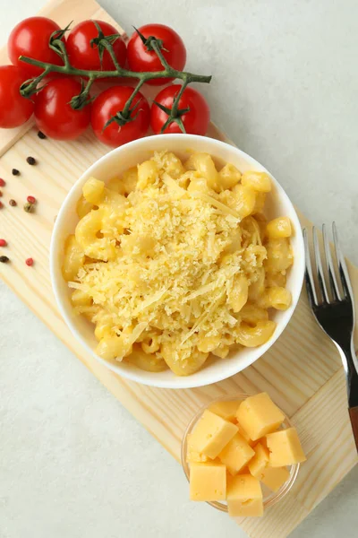 Concepto Sabroso Comer Con Macarrones Con Queso Sobre Una Mesa — Foto de Stock