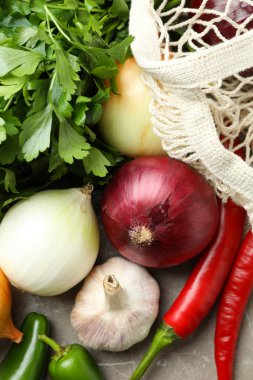 Baharatlı sebzeli ve maydanozlu iple sargı torbası.