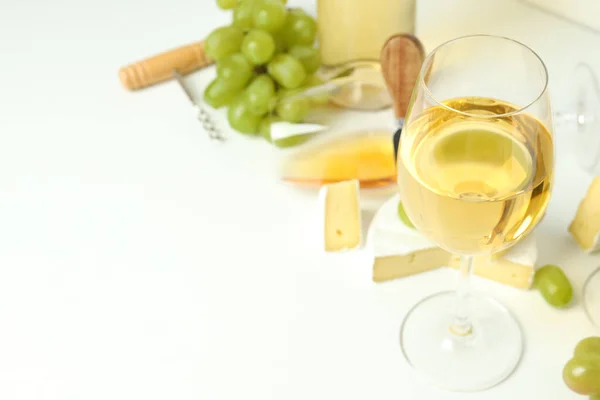 Conceito Degustação Vinhos Brancos Sobre Fundo Branco — Fotografia de Stock