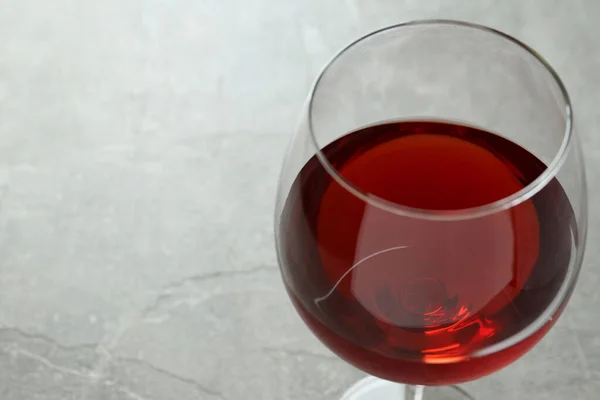 Glas Rött Vin Grå Strukturerad Bakgrund — Stockfoto