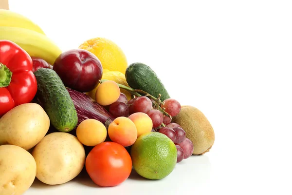 Différents Légumes Fruits Isolés Sur Fond Blanc — Photo