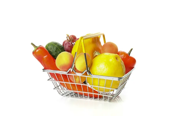 白を基調とした野菜や果物を使ったお店のバスケット — ストック写真